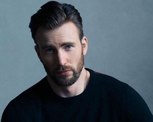 Model Rambut dan Pakaian semi formal ala Chris Evans